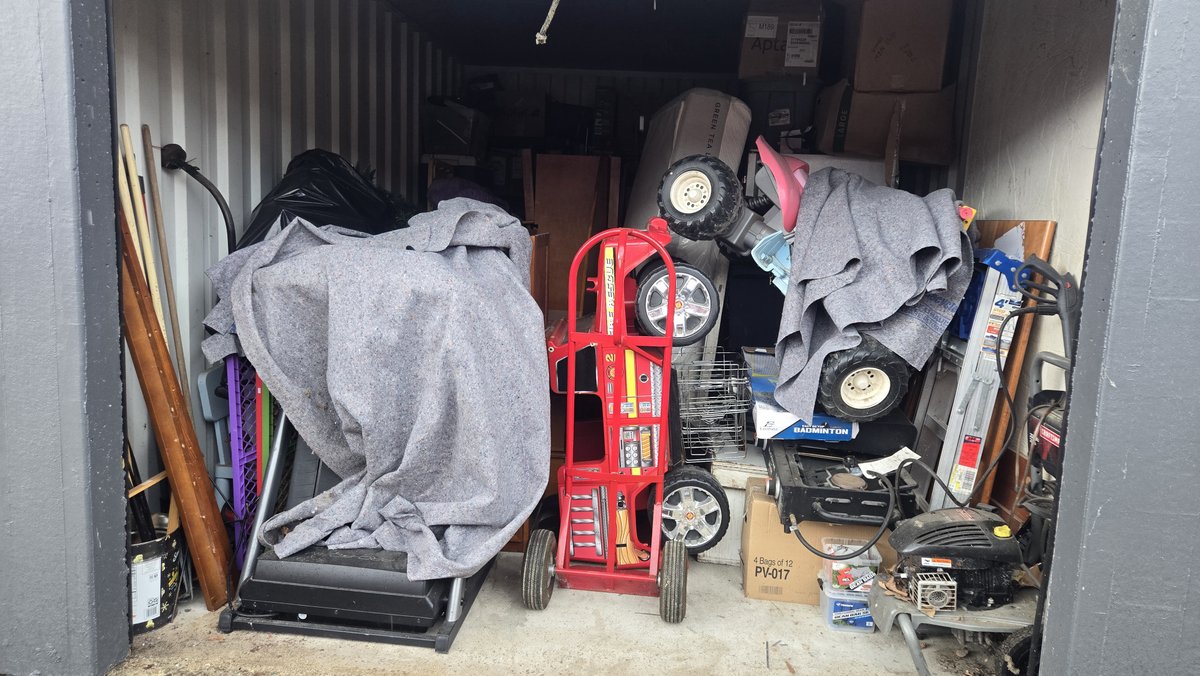 10 x 15 storage unit in Aurora, IL
