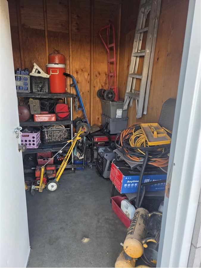 10 x 10 storage unit in Pasco, WA