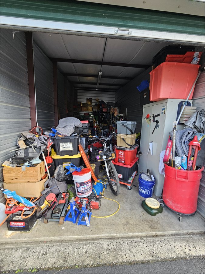 10 x 27 storage unit in Pacific, WA