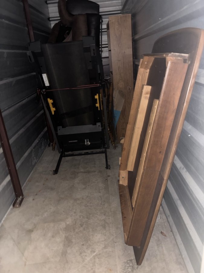 5 x 15 storage unit in Ballwin, MO