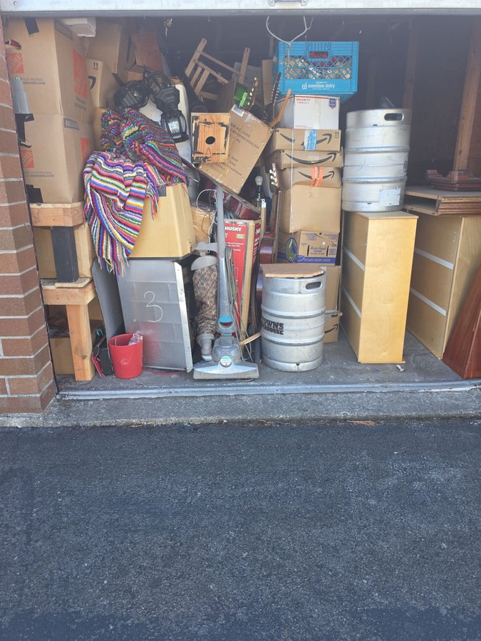 10 x 25 storage unit in Salem, OR
