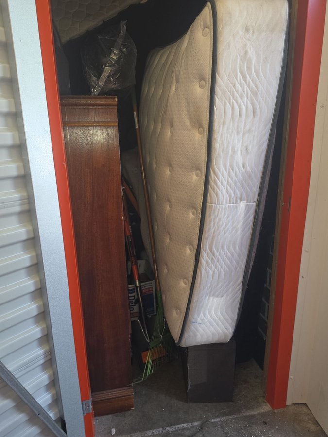 5 x 10 storage unit in Salem, OR