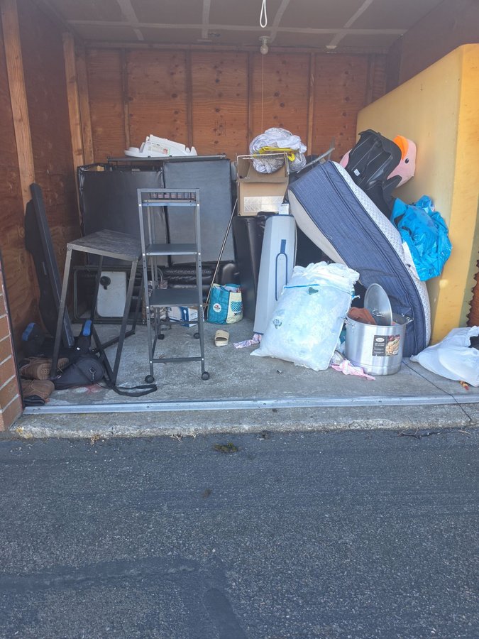 10 x 10 storage unit in Salem, OR