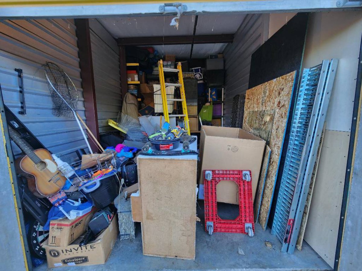 10 x 15 storage unit in Aurora, CO