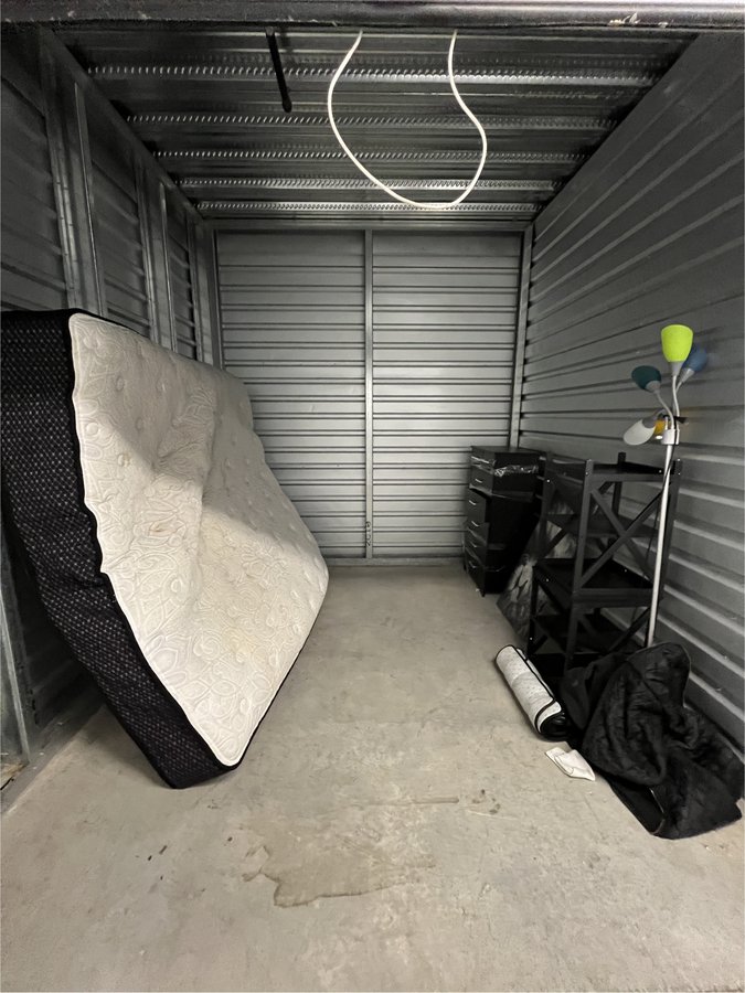 10 x 10 storage unit in Shoreline, WA