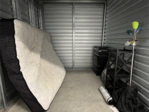 10 x 10 storage unit in Shoreline, WA