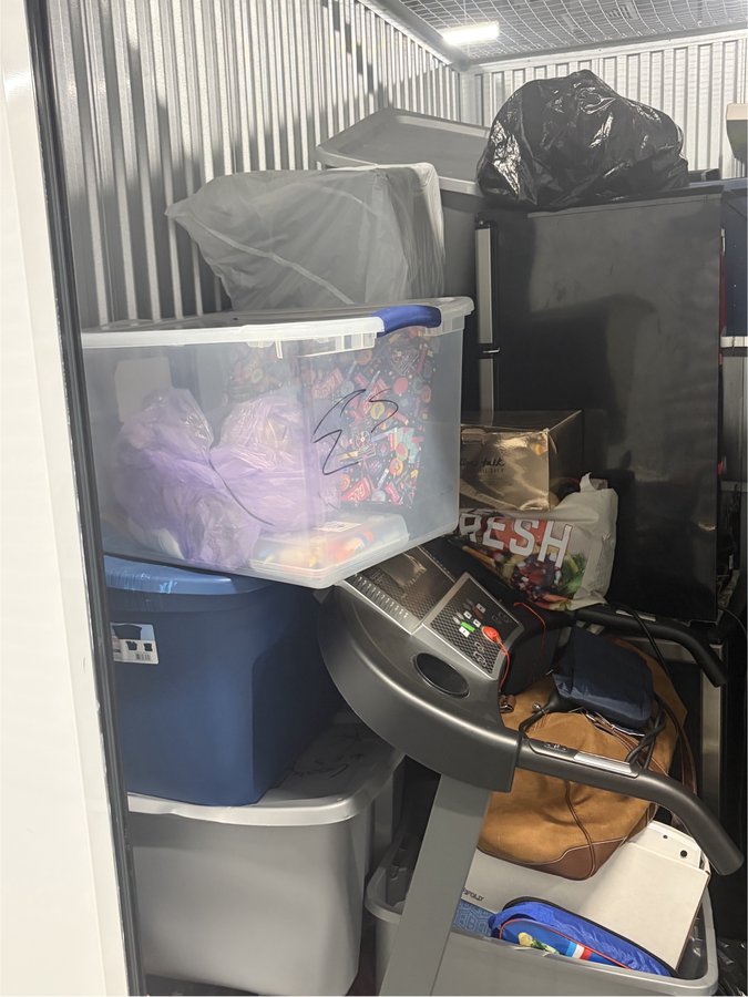 10 x 10 storage unit in New Castle, DE