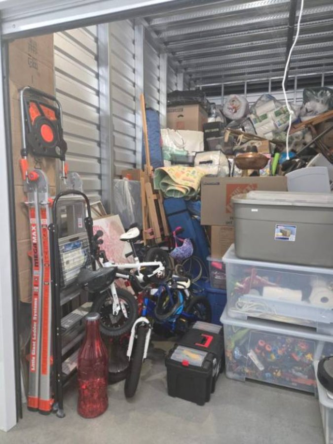 10 x 15 storage unit in Anaheim, CA
