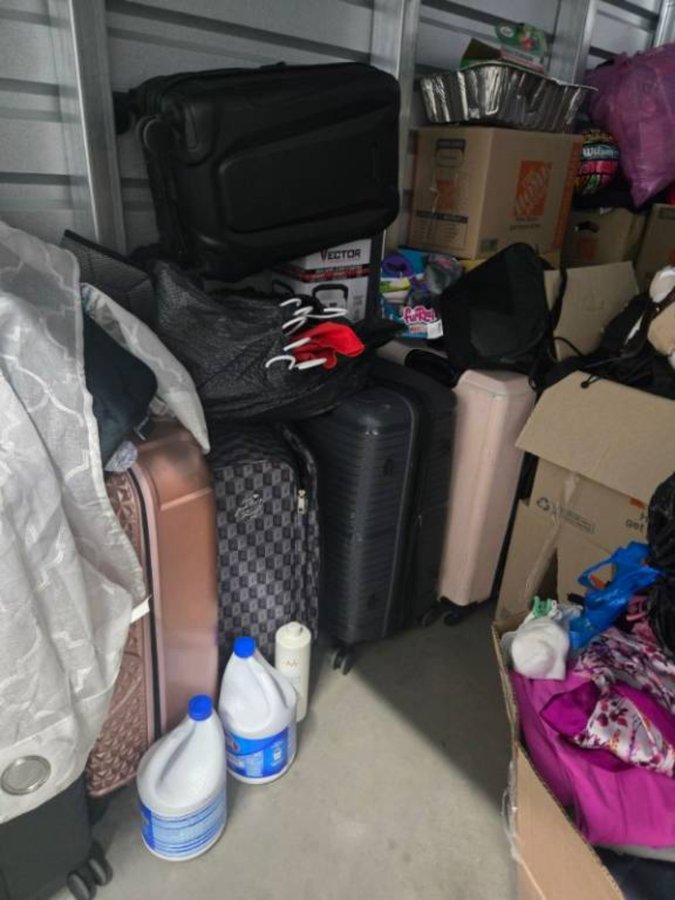 10 x 10 storage unit in Anaheim, CA