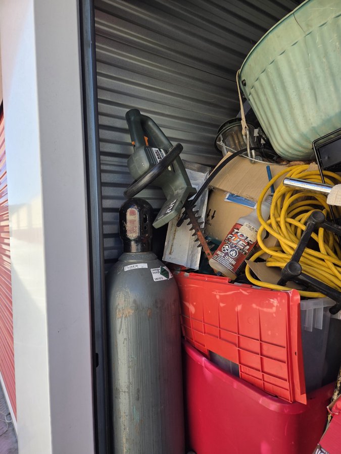 10 x 10 storage unit in Poway, CA