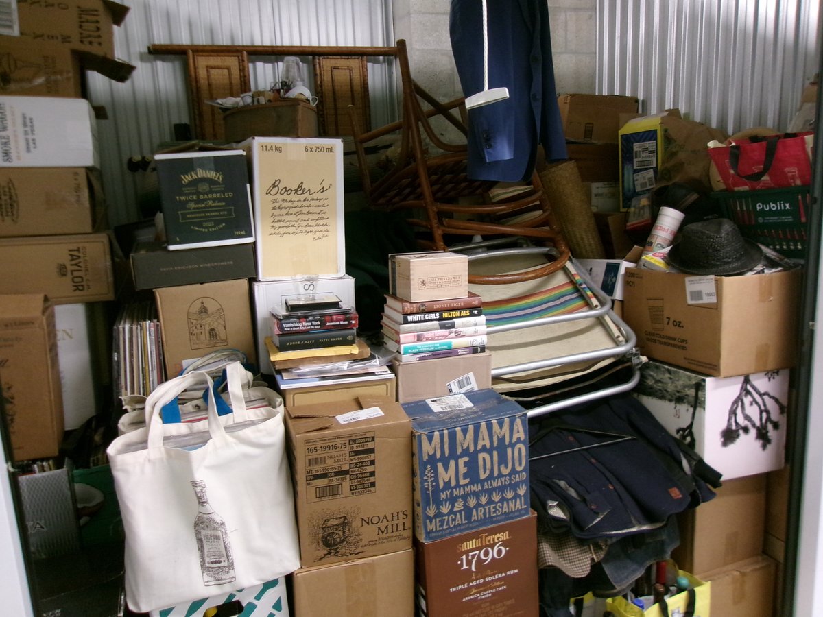 10 x 5 storage unit in Miami, FL