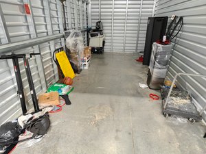 10 x 20 storage unit in Kent, WA