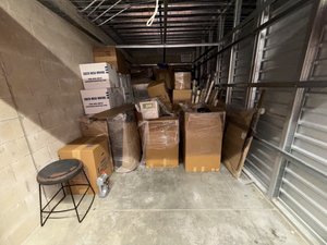 10 x 20 storage unit in Canoga Park, CA