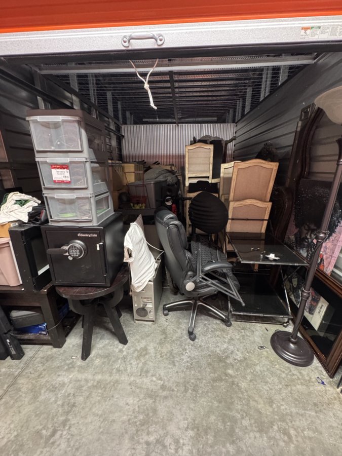 10 x 15 storage unit in Canoga Park, CA