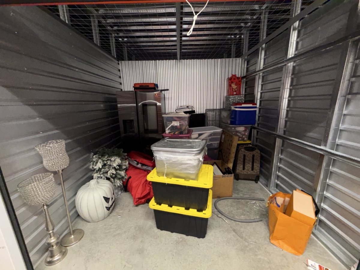 10 x 10 storage unit in Canoga Park, CA