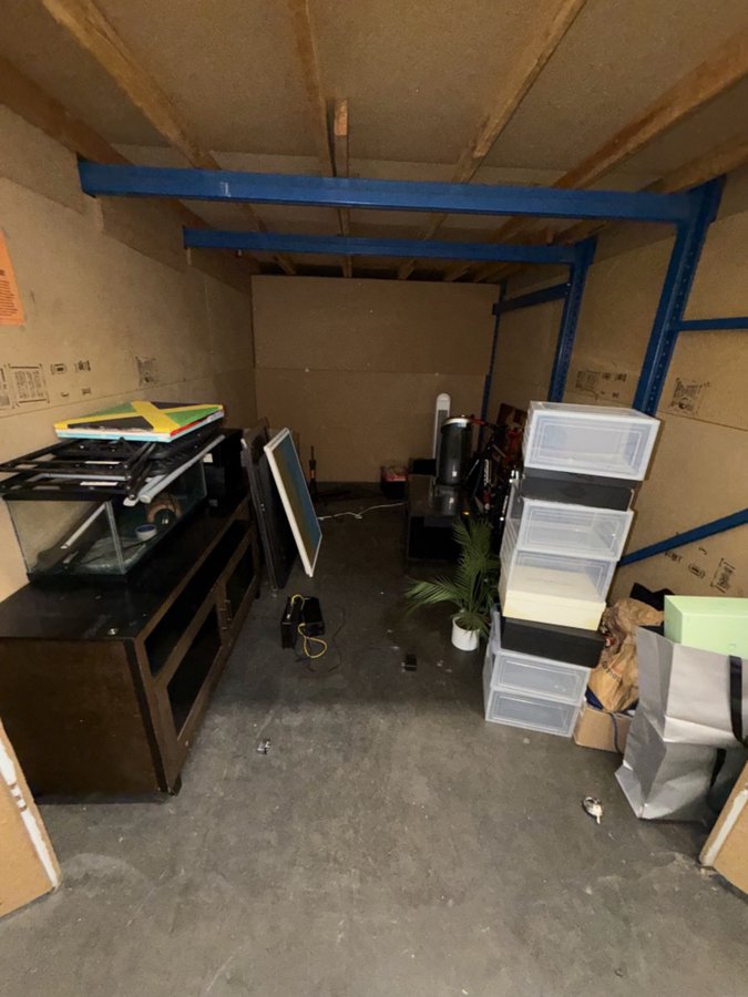 8 x 12 storage unit in Canoga Park, CA
