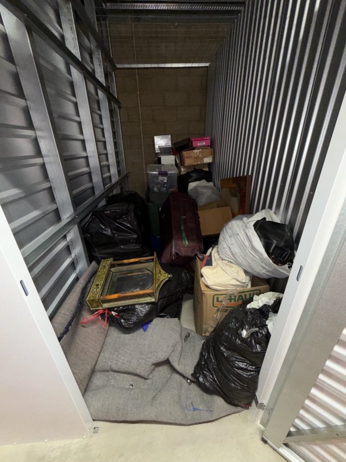 5 x 10 storage unit in Canoga Park, CA