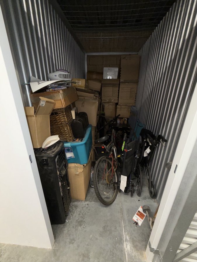 5 x 10 storage unit in Canoga Park, CA