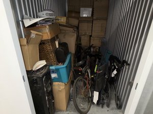 5 x 10 storage unit in Canoga Park, CA
