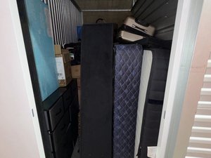 5 x 10 storage unit in Canoga Park, CA