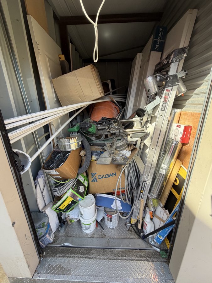 5 x 10 storage unit in Canoga Park, CA