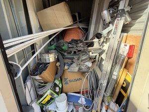 5 x 10 storage unit in Canoga Park, CA