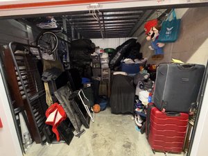 10 x 10 storage unit in Canoga Park, CA