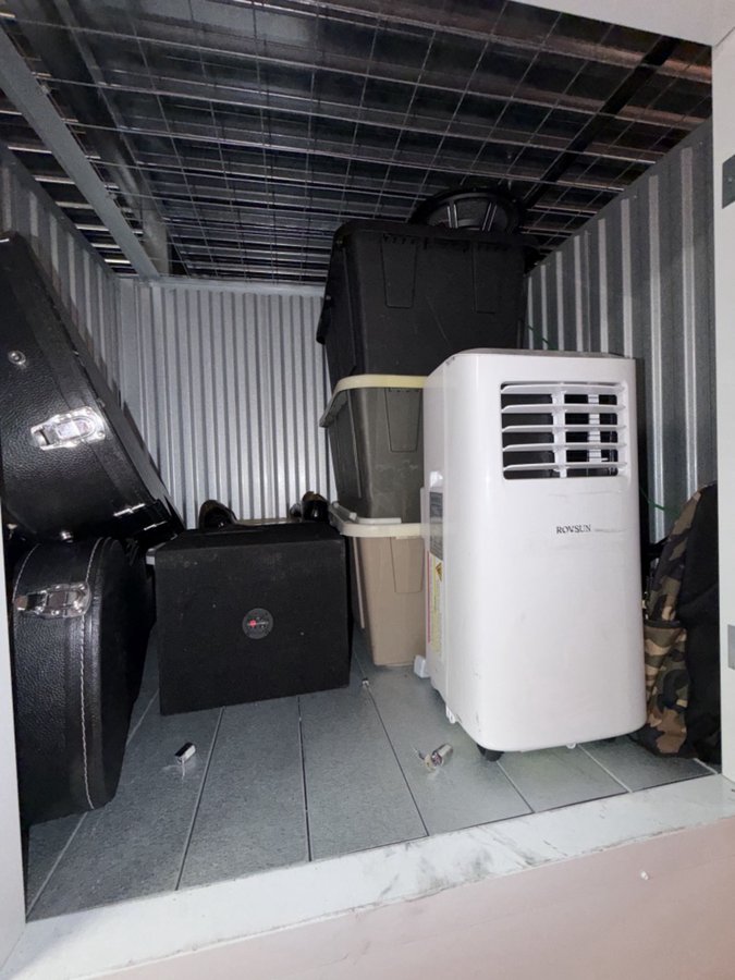 5 x 4 storage unit in Canoga Park, CA