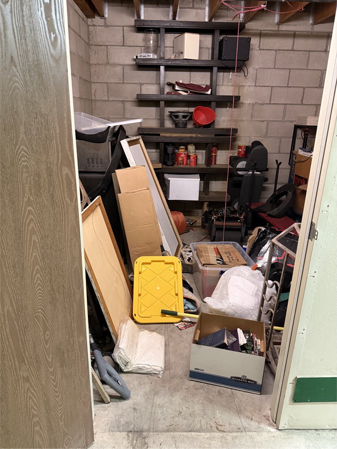 10 x 10 storage unit in Thousand Oaks, CA