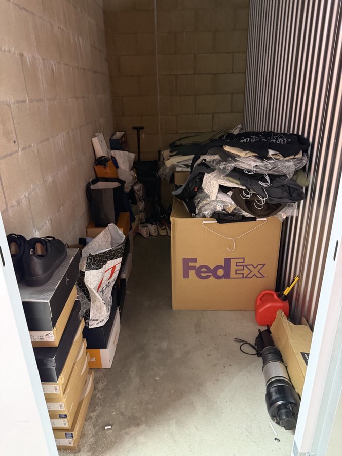 5 x 10 storage unit in Canoga Park, CA
