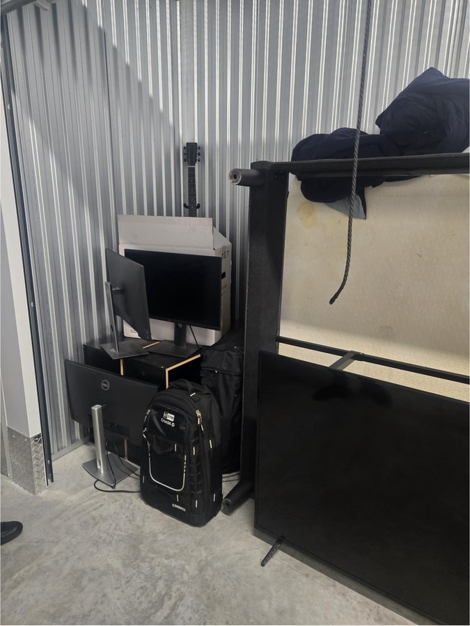 5 x 10 storage unit in Tampa, FL