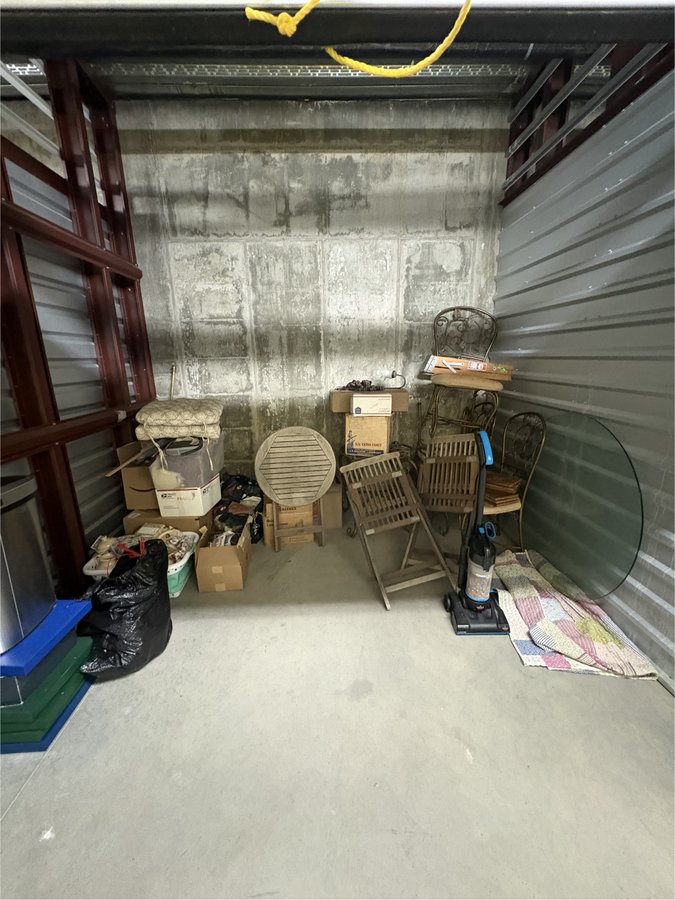 10 x 10 storage unit in Hewlett, NY