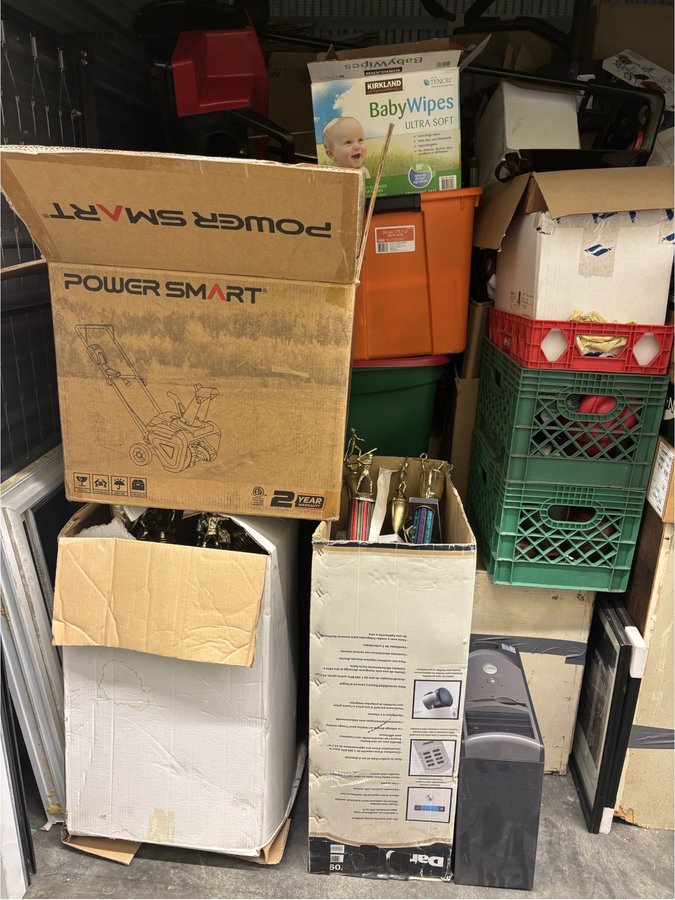 10 x 10 storage unit in East Rockaway, NY