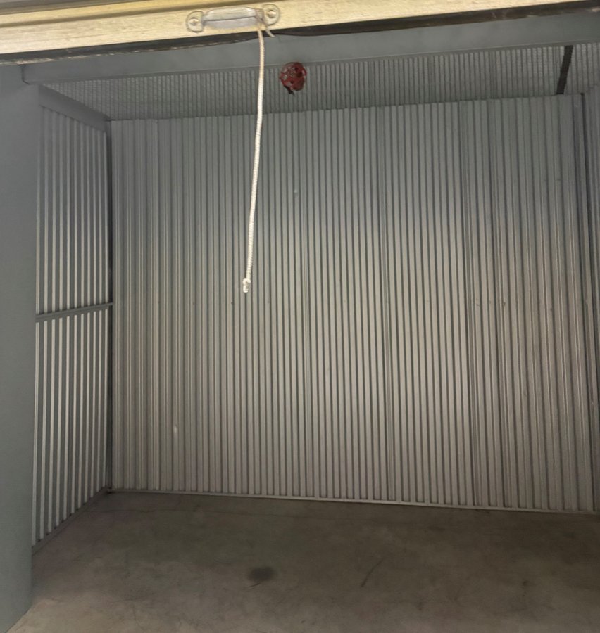 10 x 10 storage unit in Brooklyn, NY