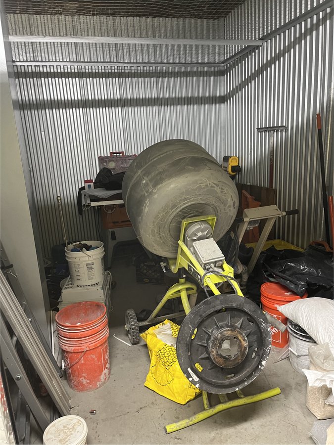 10 x 10 storage unit in Brooklyn, NY