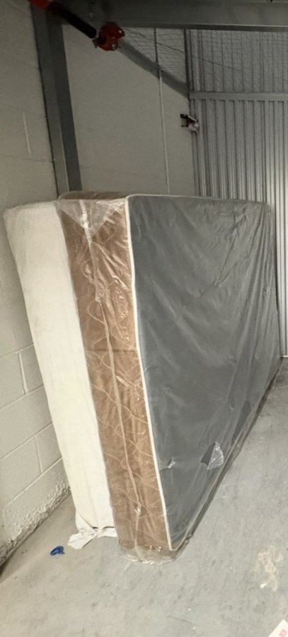 10 x 10 storage unit in Bronx, NY