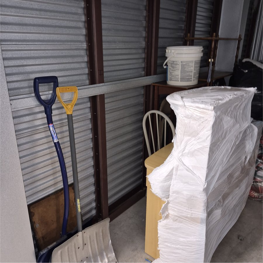 10 x 10 storage unit in Ridgewood, NY