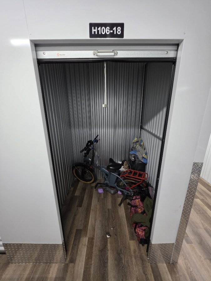 5 x 5 storage unit in Bradenton, FL