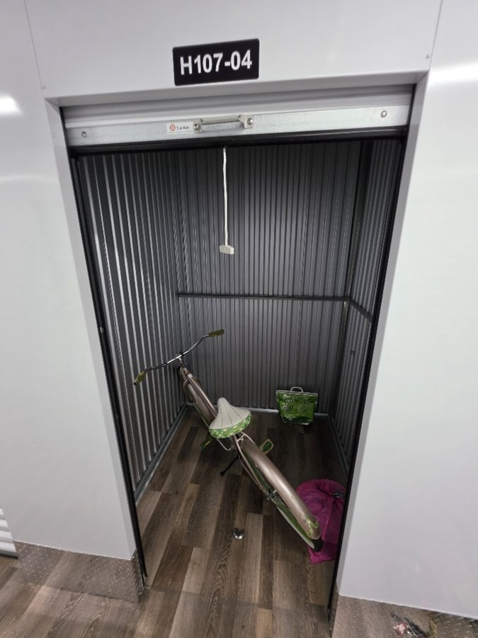 5 x 5 storage unit in Bradenton, FL
