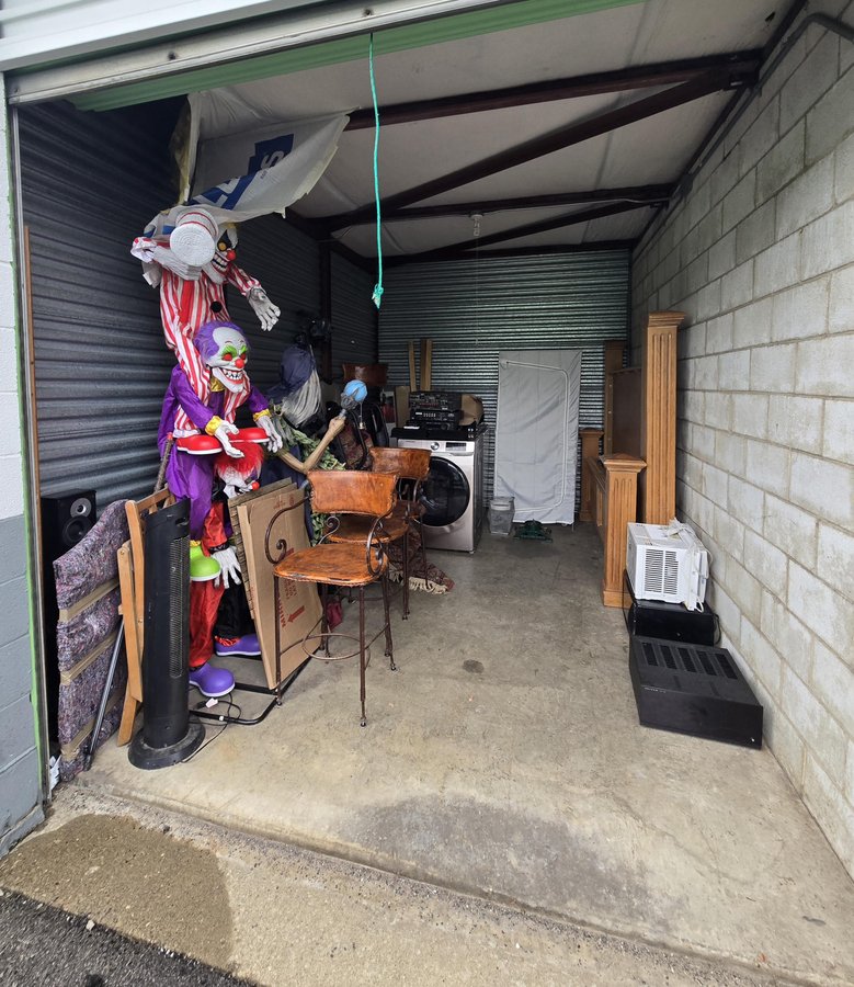 10 x 15 storage unit in Pittsburgh, PA