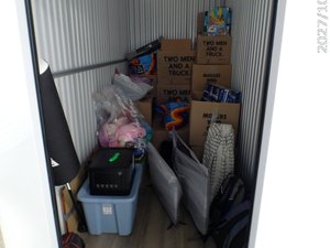 5 x 10 storage unit in Akron, OH