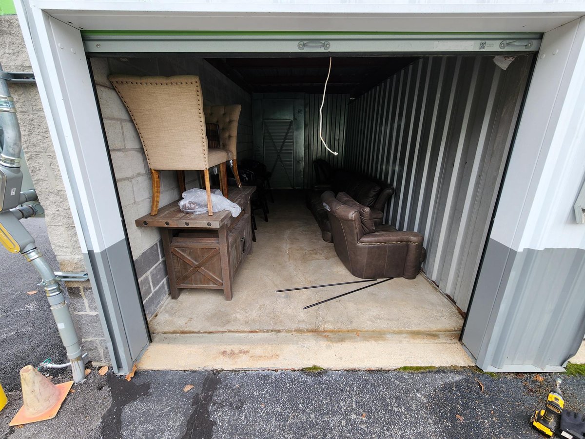 10 x 20 storage unit in Jessup, MD