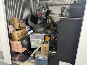 7 x 10 storage unit in Dearborn, MI