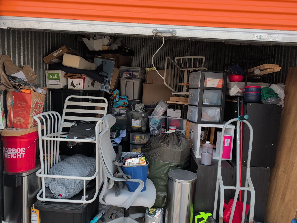 10 x 10 storage unit in Lisle, IL