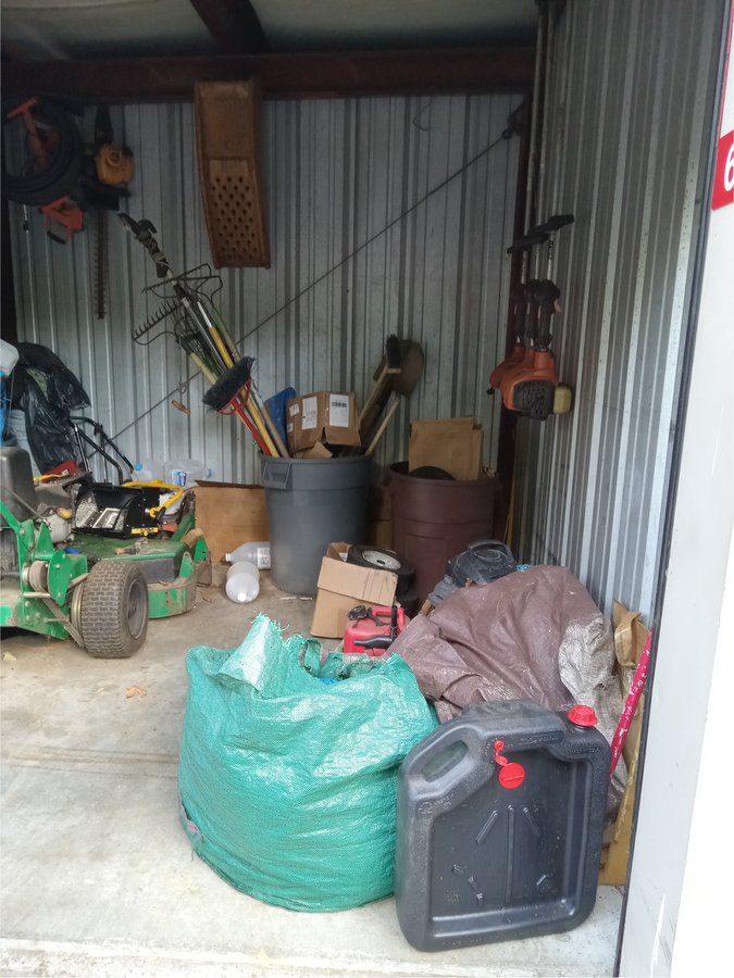 10 x 10 storage unit in Waterbury, CT