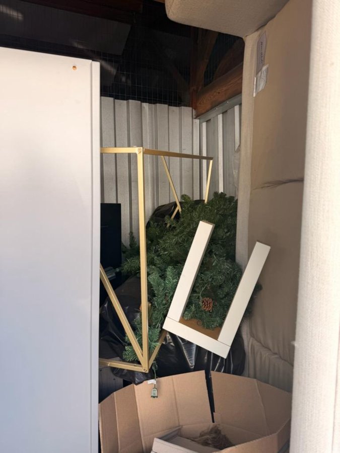 10 x 10 storage unit in Derby, CT