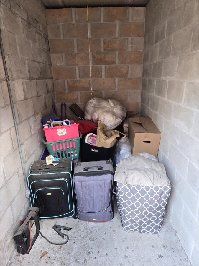 5 x 10 storage unit in Jacksonville, FL