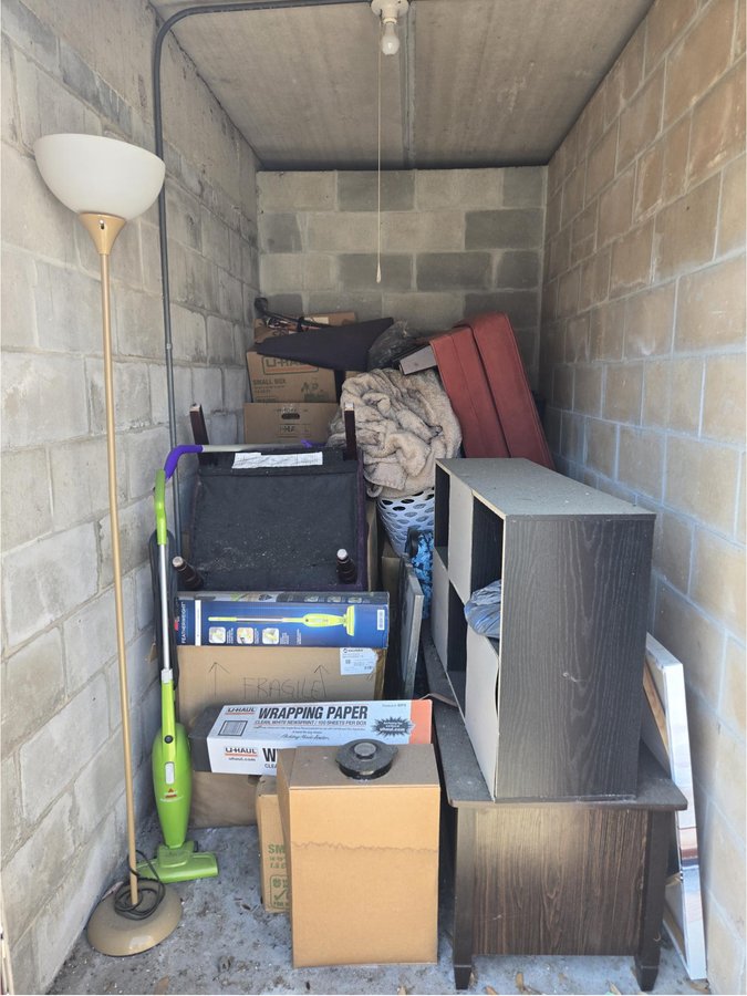 5 x 10 storage unit in Jacksonville, FL