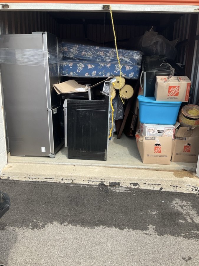 10 x 15 storage unit in Farmington, MI