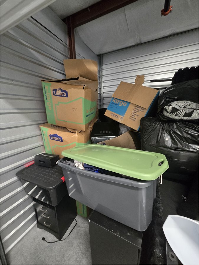 10 x 10 storage unit in Jacksonville, FL